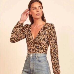 Reformation “Nell blitz top”.Leopard print v  neck day 2 nite long sleeve top M